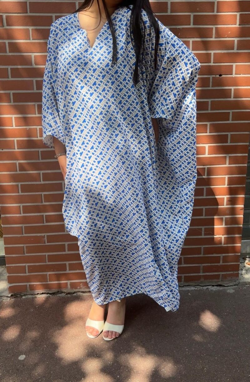 ROBE HERES